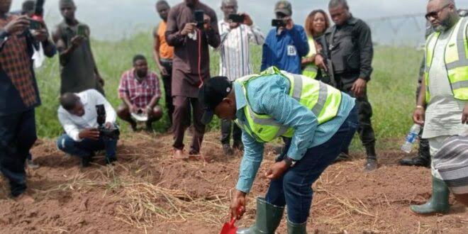 FG inaugurates irrigation scheme for dry season farming in Niger state ...