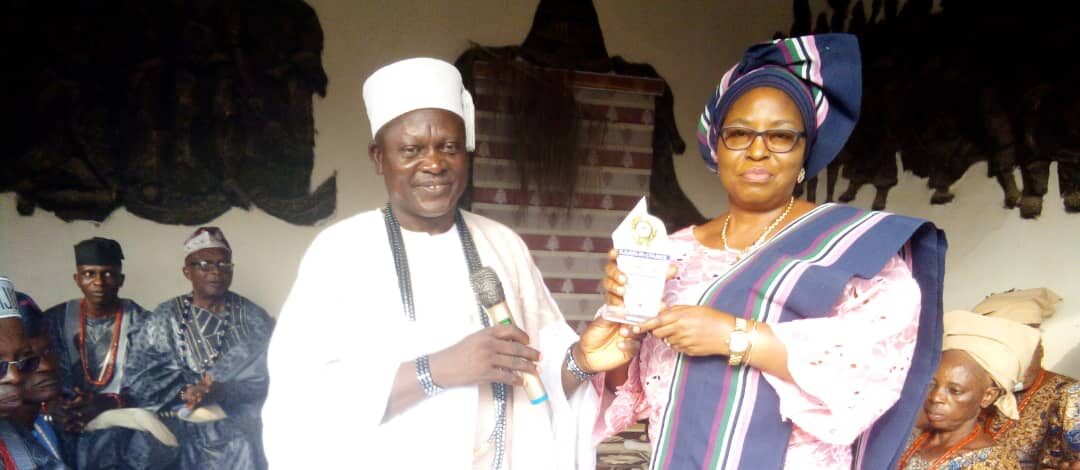 Ojurin Honours Irewolede LCDA Boss at 10th Coronation Anniversary