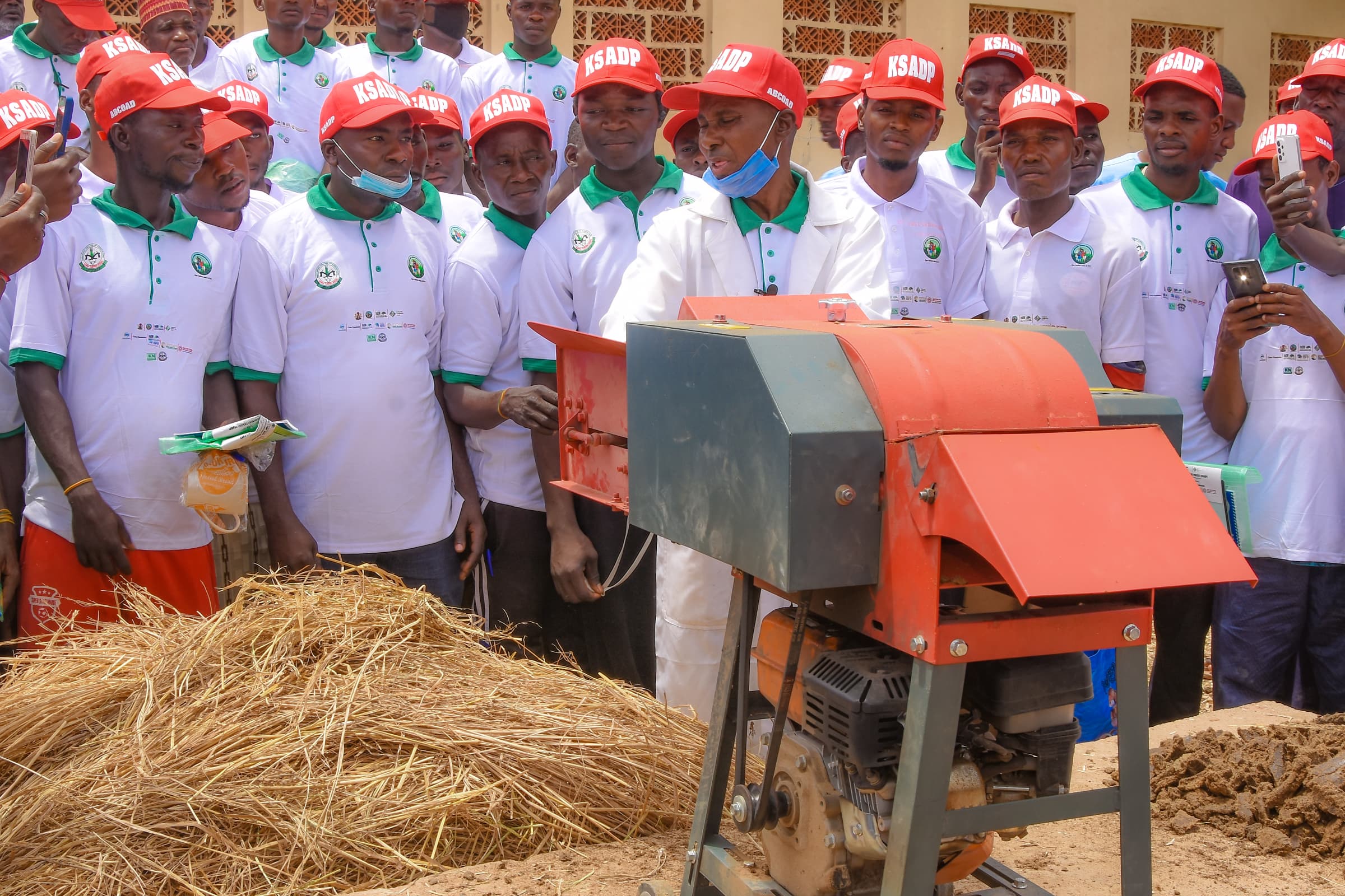1,000 Youths in Kano benefit from Islamic Development Bank/LLF sponsored training on rice straw usage
