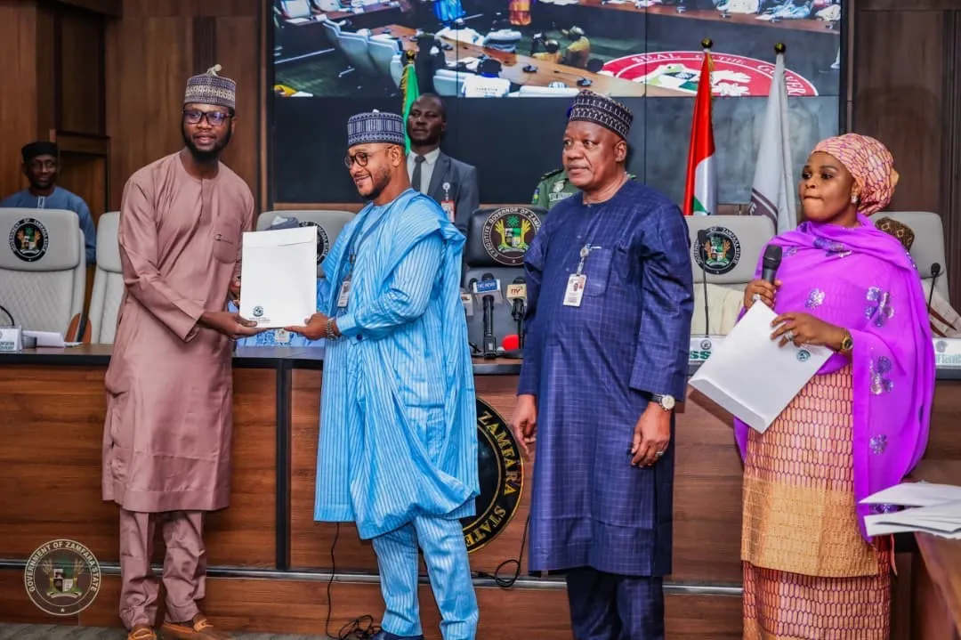 Gov Lawal presents certificates to 50 graduates of Crescent University in Zamfara