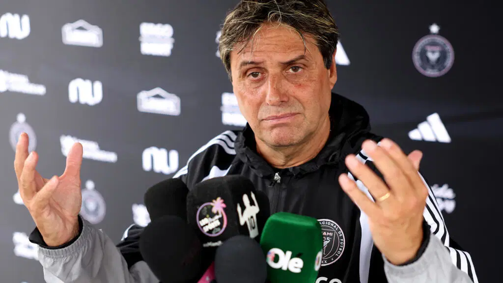 Messi’s longtime friend Hoyos unveiled as Inter Miami coach