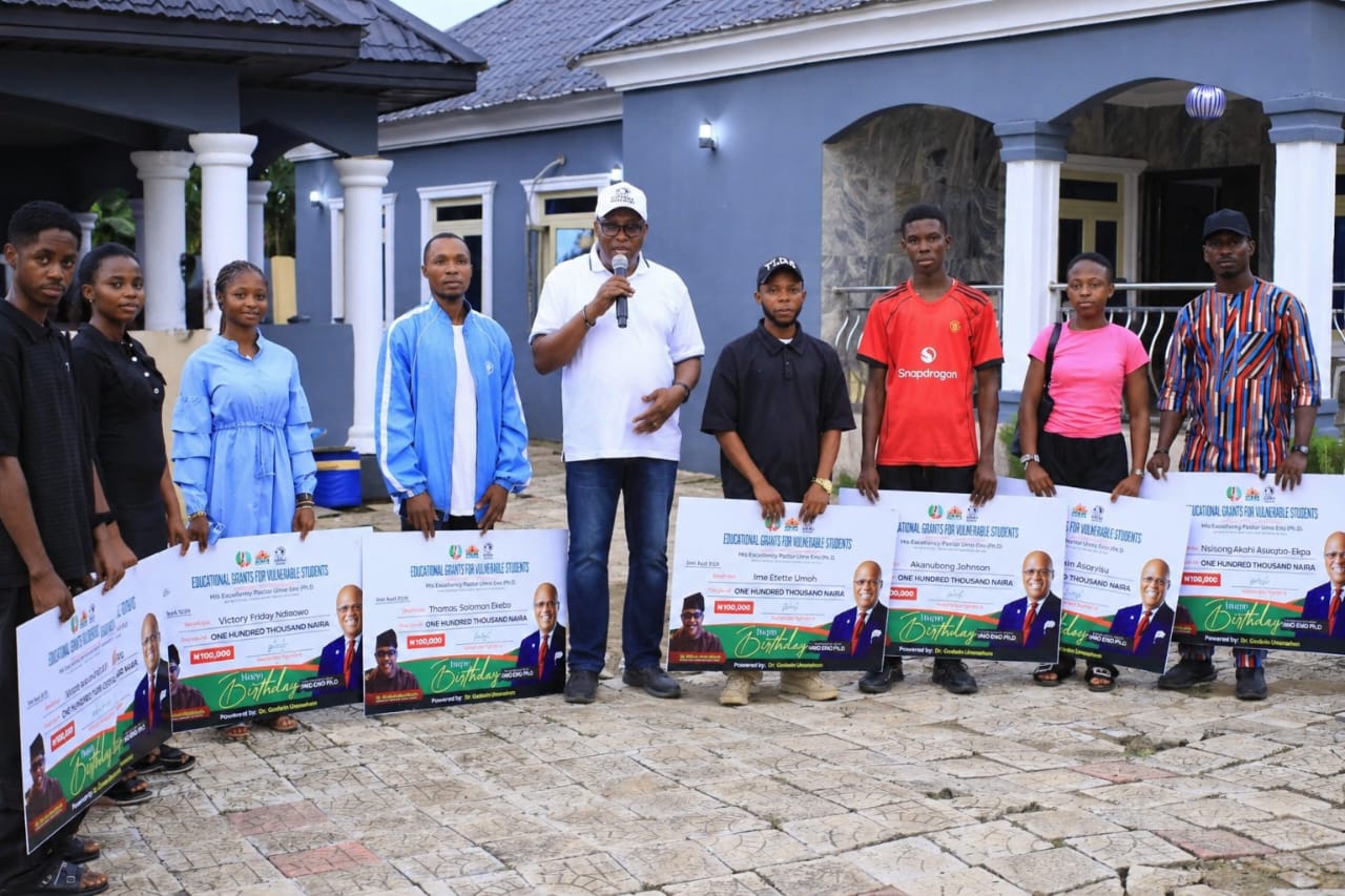 Umontuen supports 11 University Students with ₦1.1m in Celebration of Umo Eno at 62