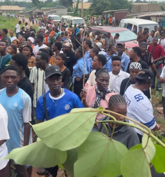D.S. Adegbenro Polytechnic Students protest over killing of colleague, block Lagos-Abeokuta expressway
