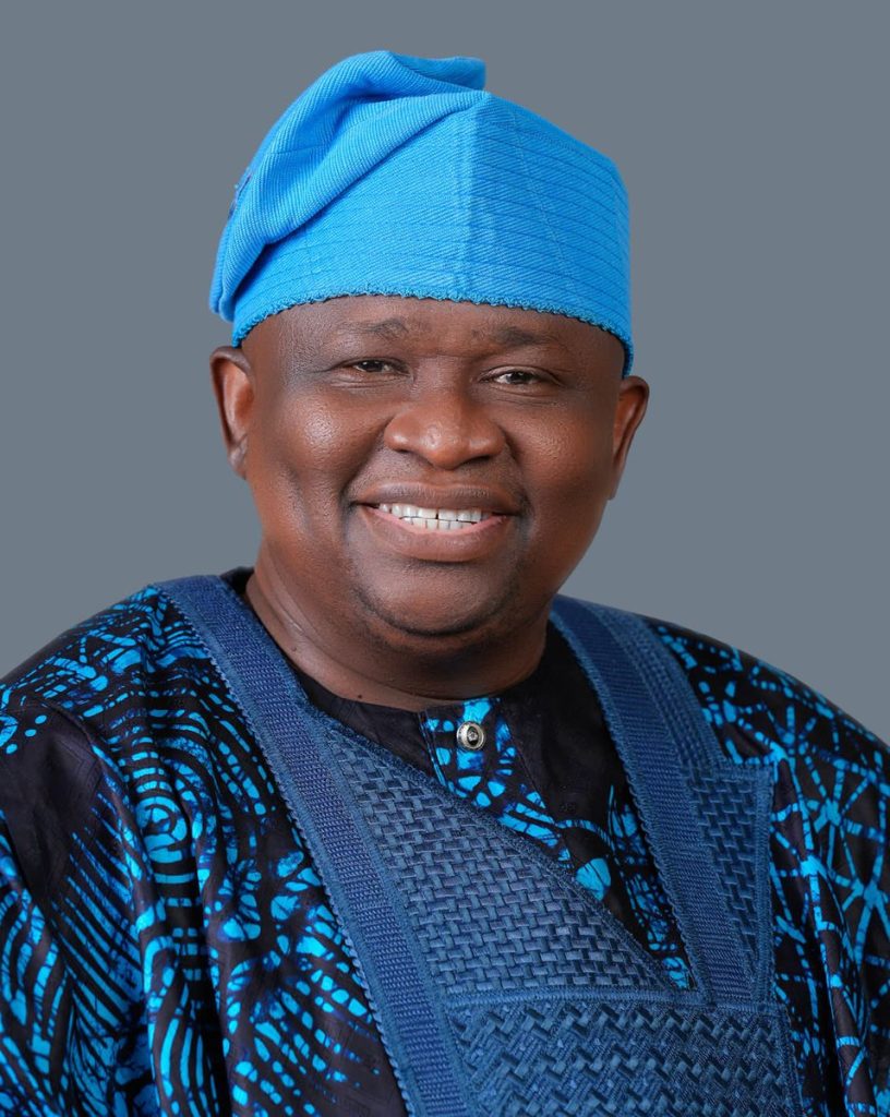 Senator Adeola begins re-Eelectrification of Ogun Waterside, parts of Ogun East