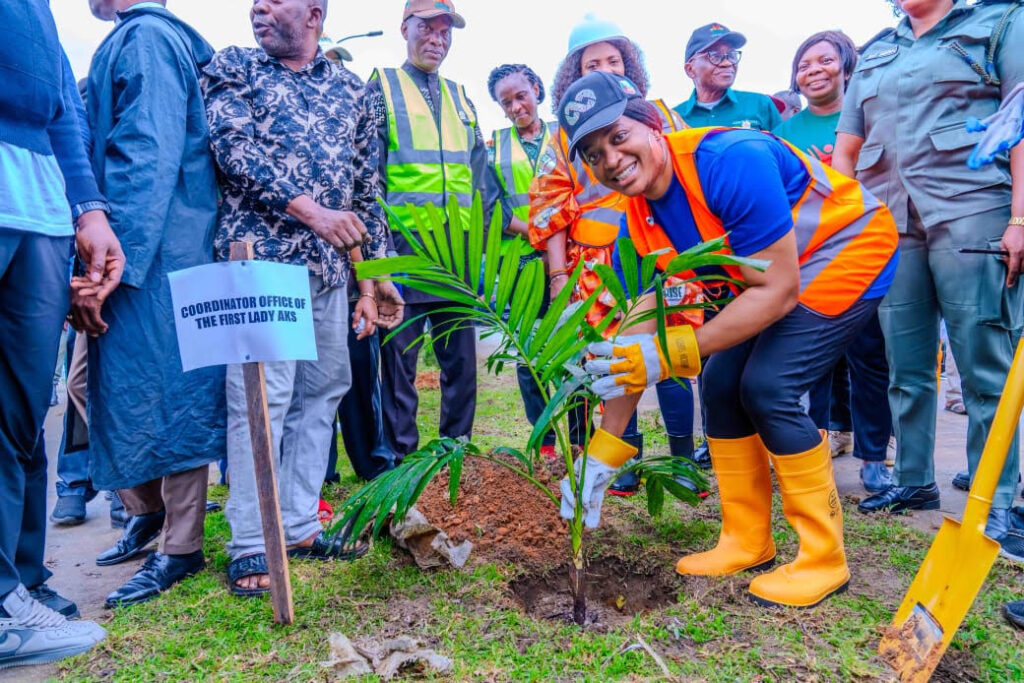 Lady Helen Obareki flags off Green Nigeria Challenge, urges LGAs to embrace tree planting