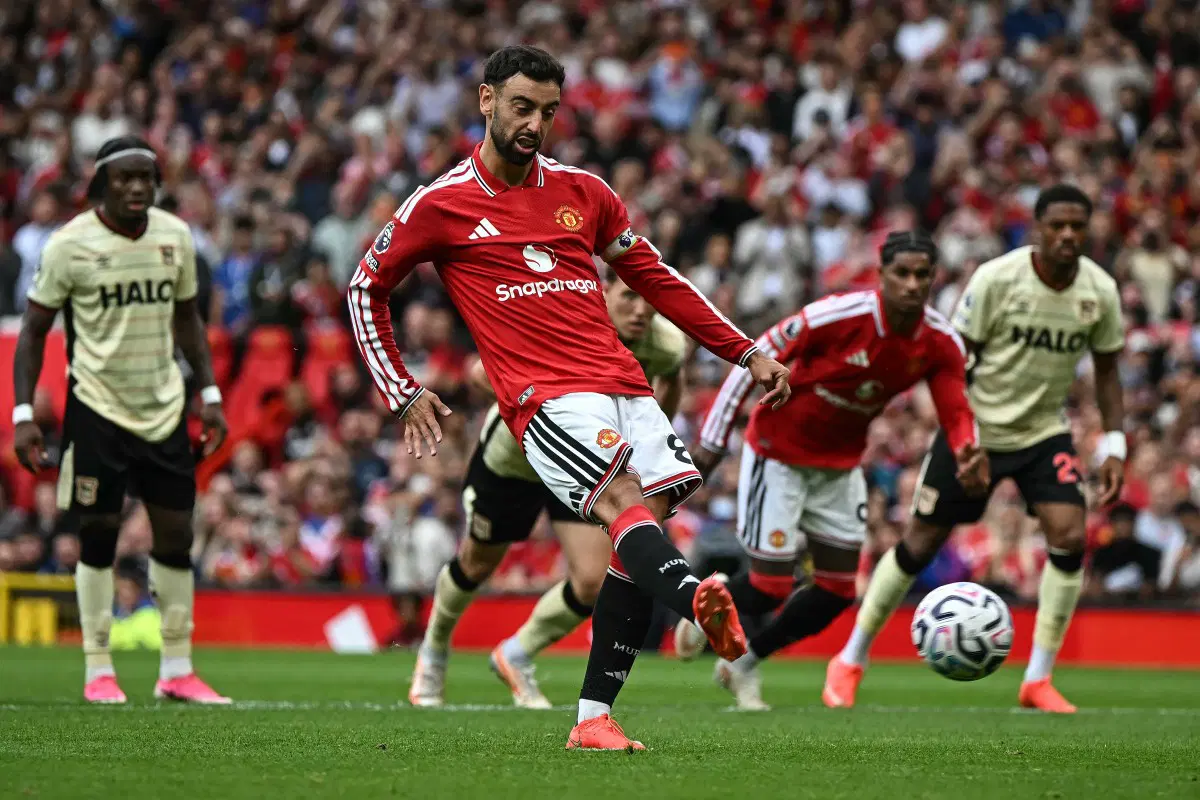 EPL: Fernandes hat-trick fires Man United to 5-2 comeback win over Ipswich