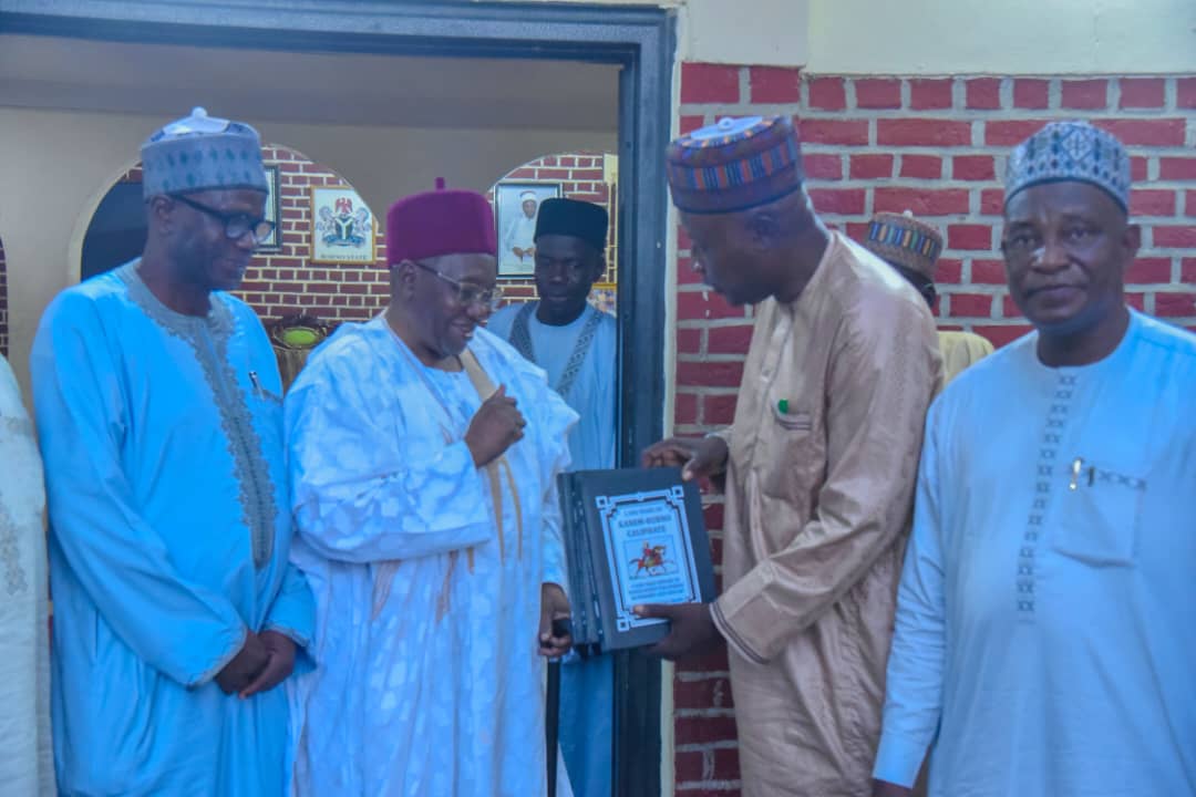 Gov Idris crowned as Zannan Borno by Shehu of Borno