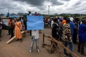 Ondo varsity students block roads, protest 68-day strike